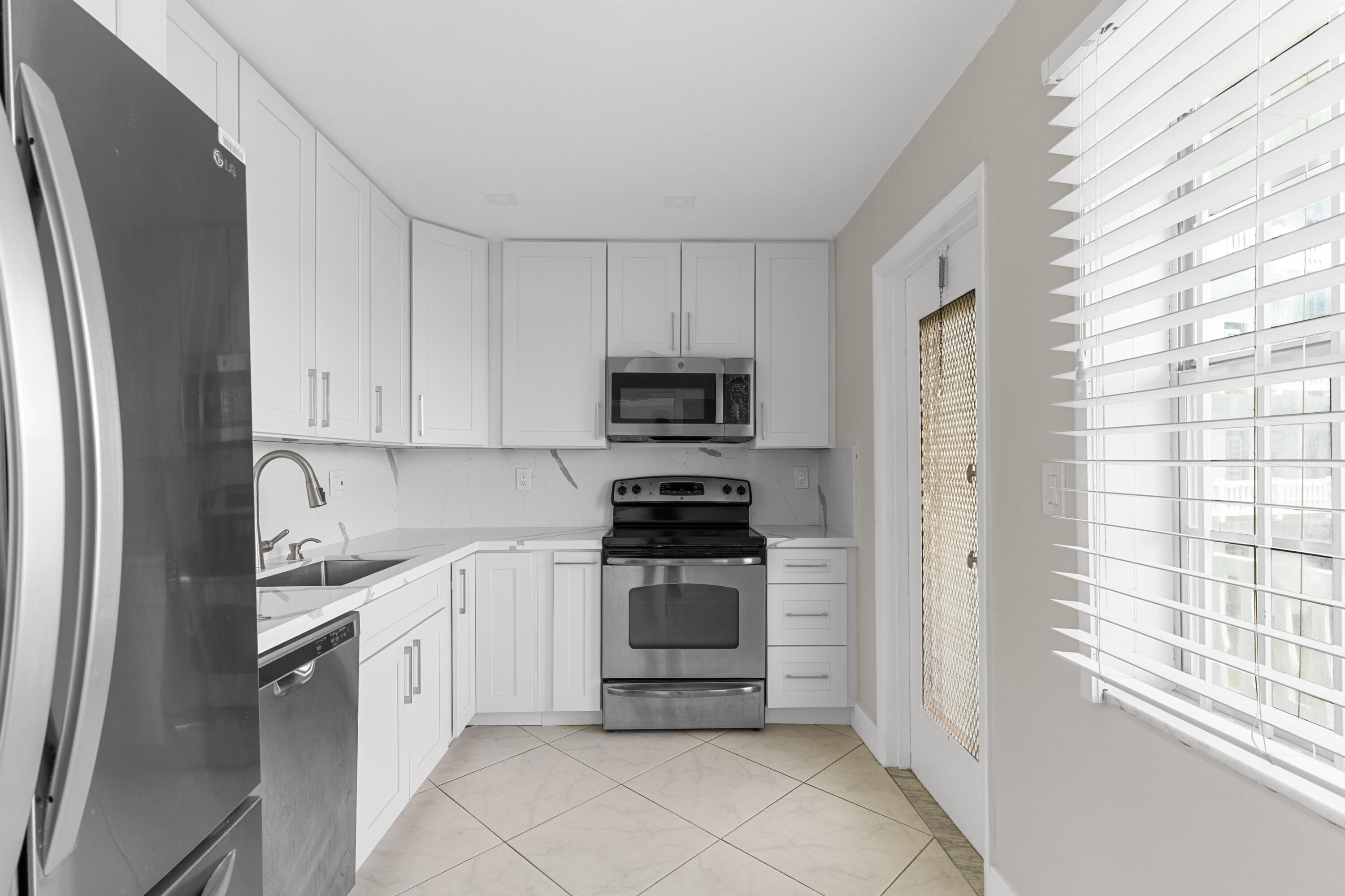 EMERALD CONDO - Residential