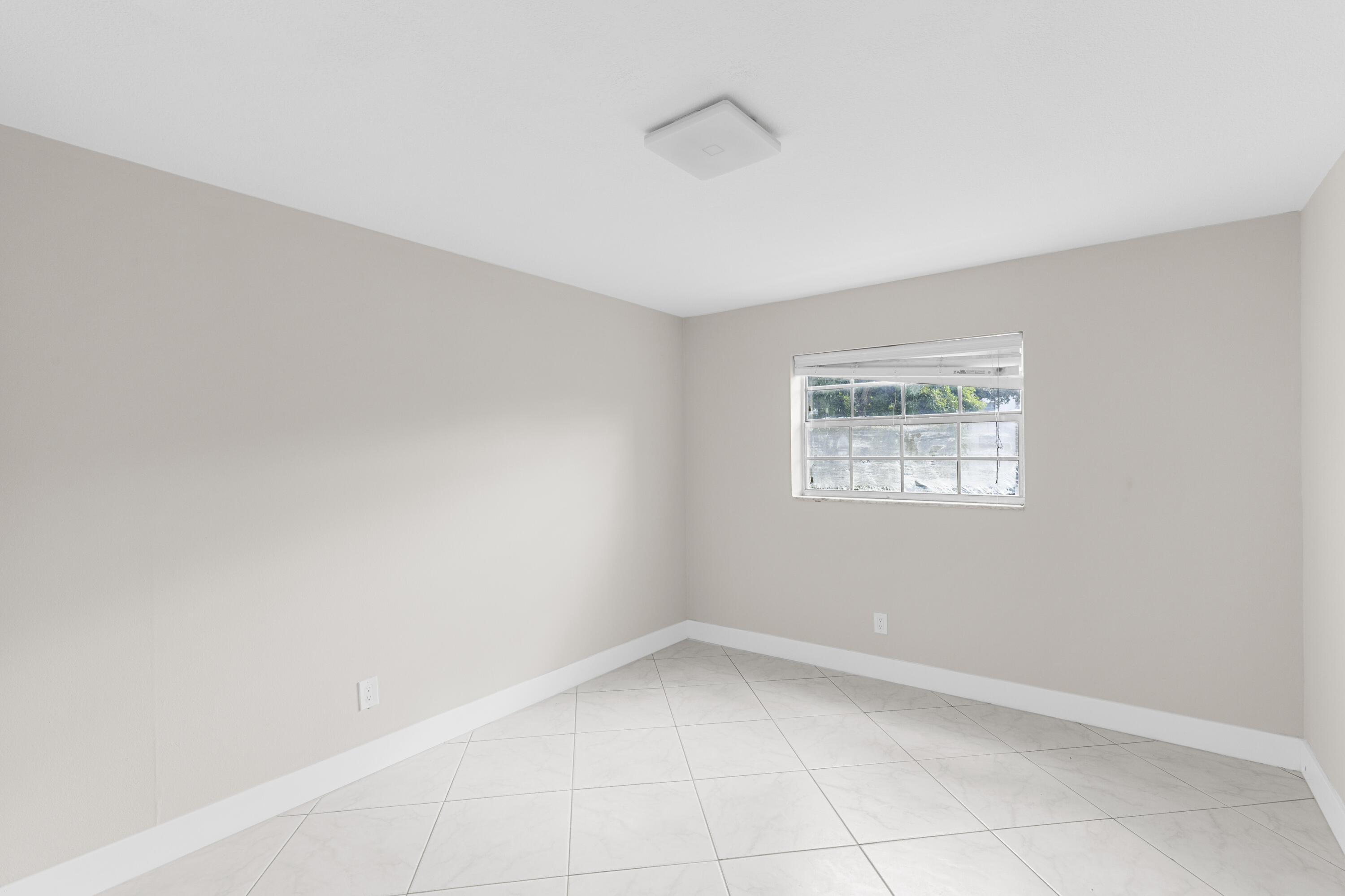 EMERALD CONDO - Residential