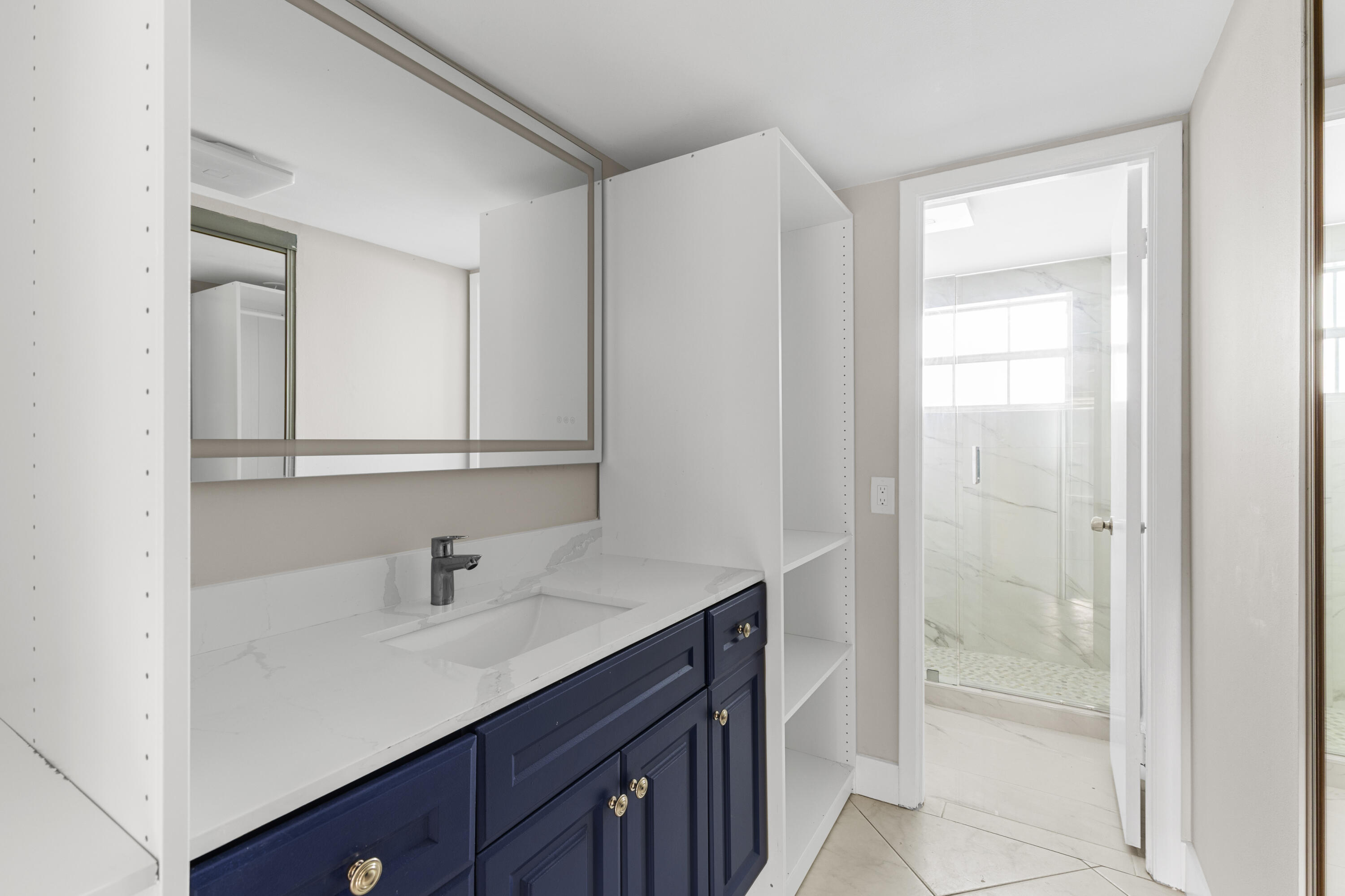 EMERALD CONDO - Residential