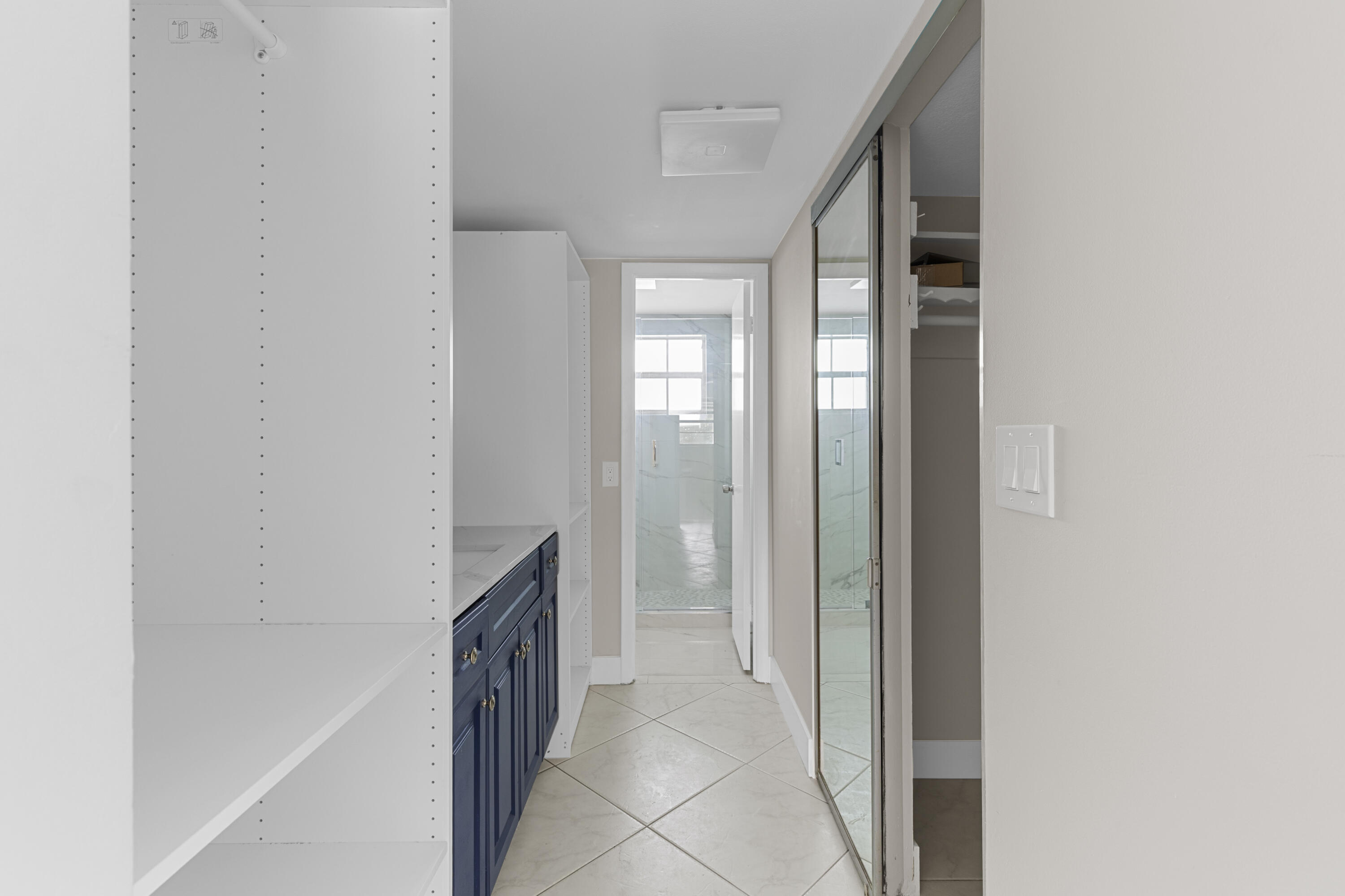 EMERALD CONDO - Residential