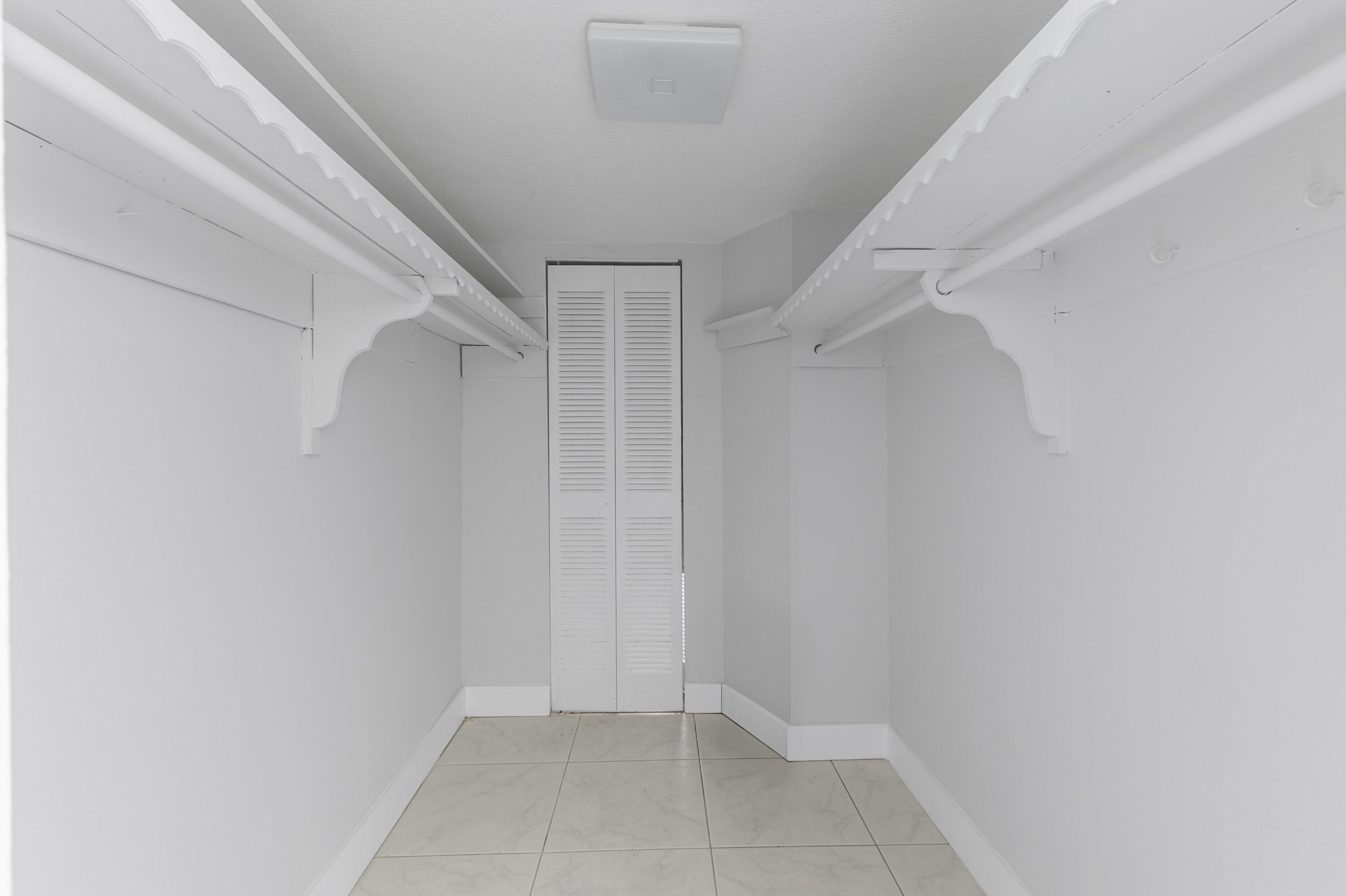 EMERALD CONDO - Residential