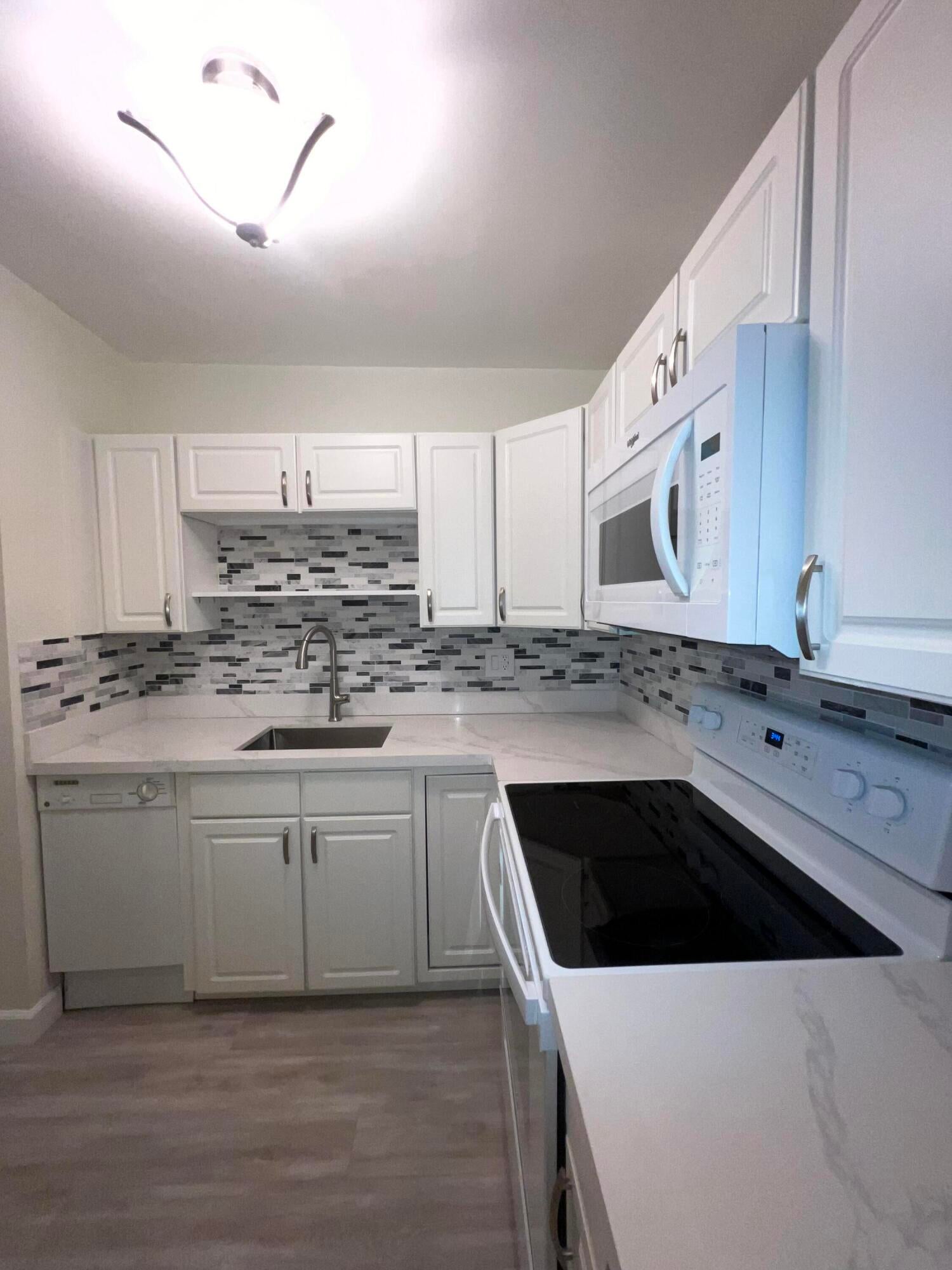 2555 NE 11th Street 508