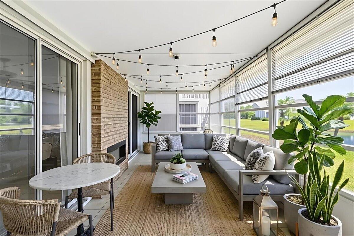 TROPICAL EAST - Residential