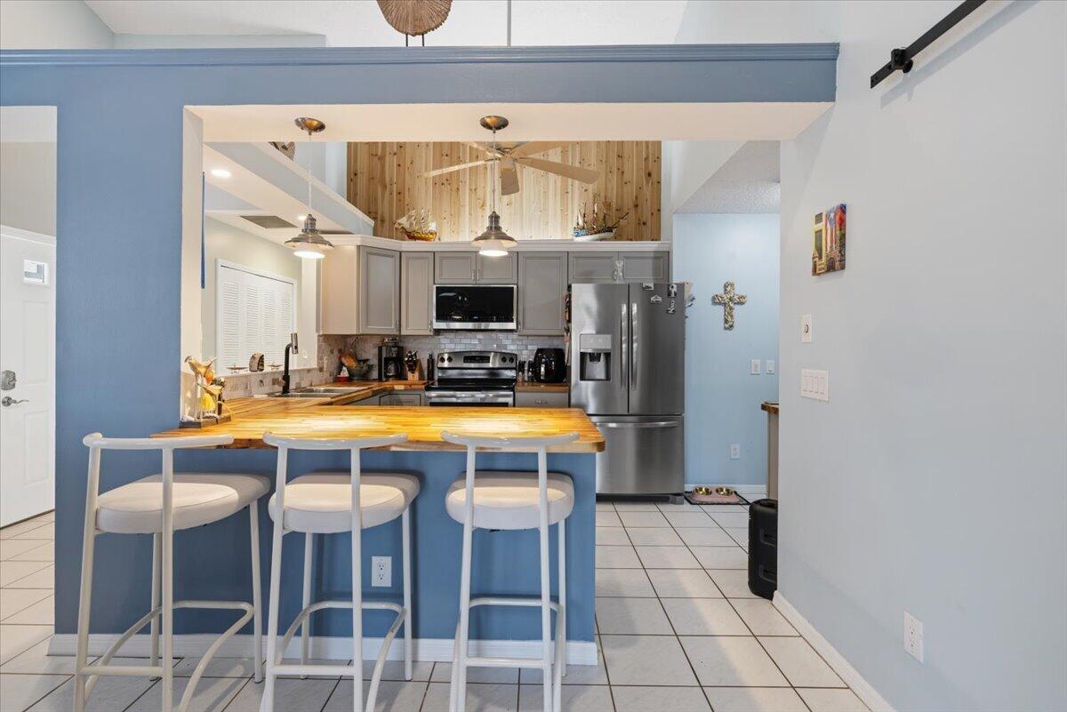 TROPICAL EAST - Residential