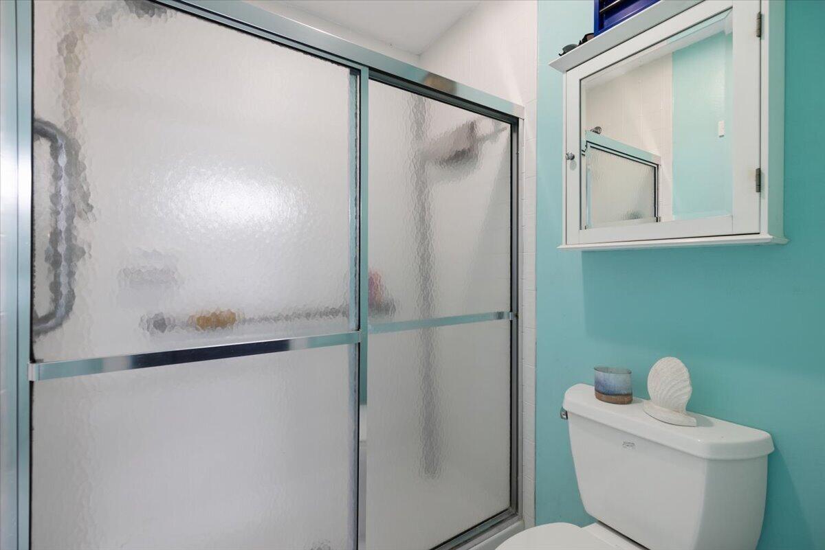 TROPICAL EAST - Residential