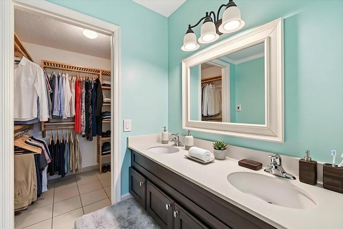 TROPICAL EAST - Residential