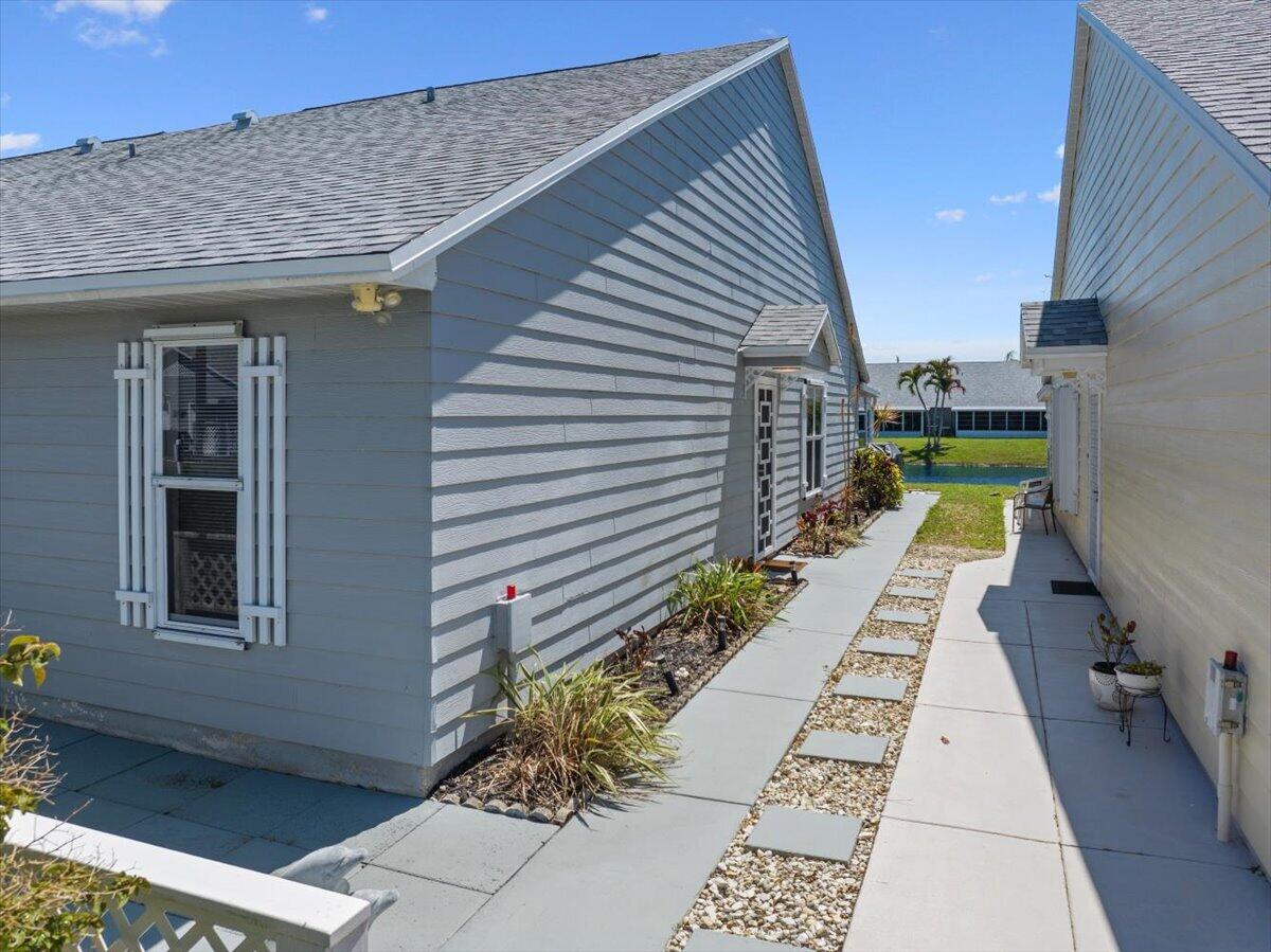 TROPICAL EAST - Residential