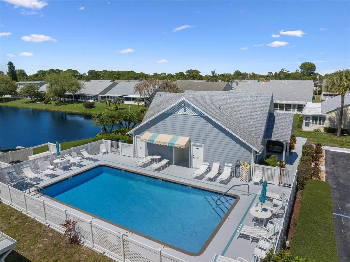 TROPICAL EAST - Residential