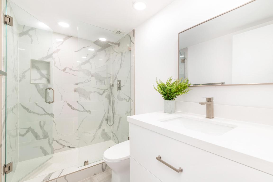 ISLAND HOUSE CONDO - Residential