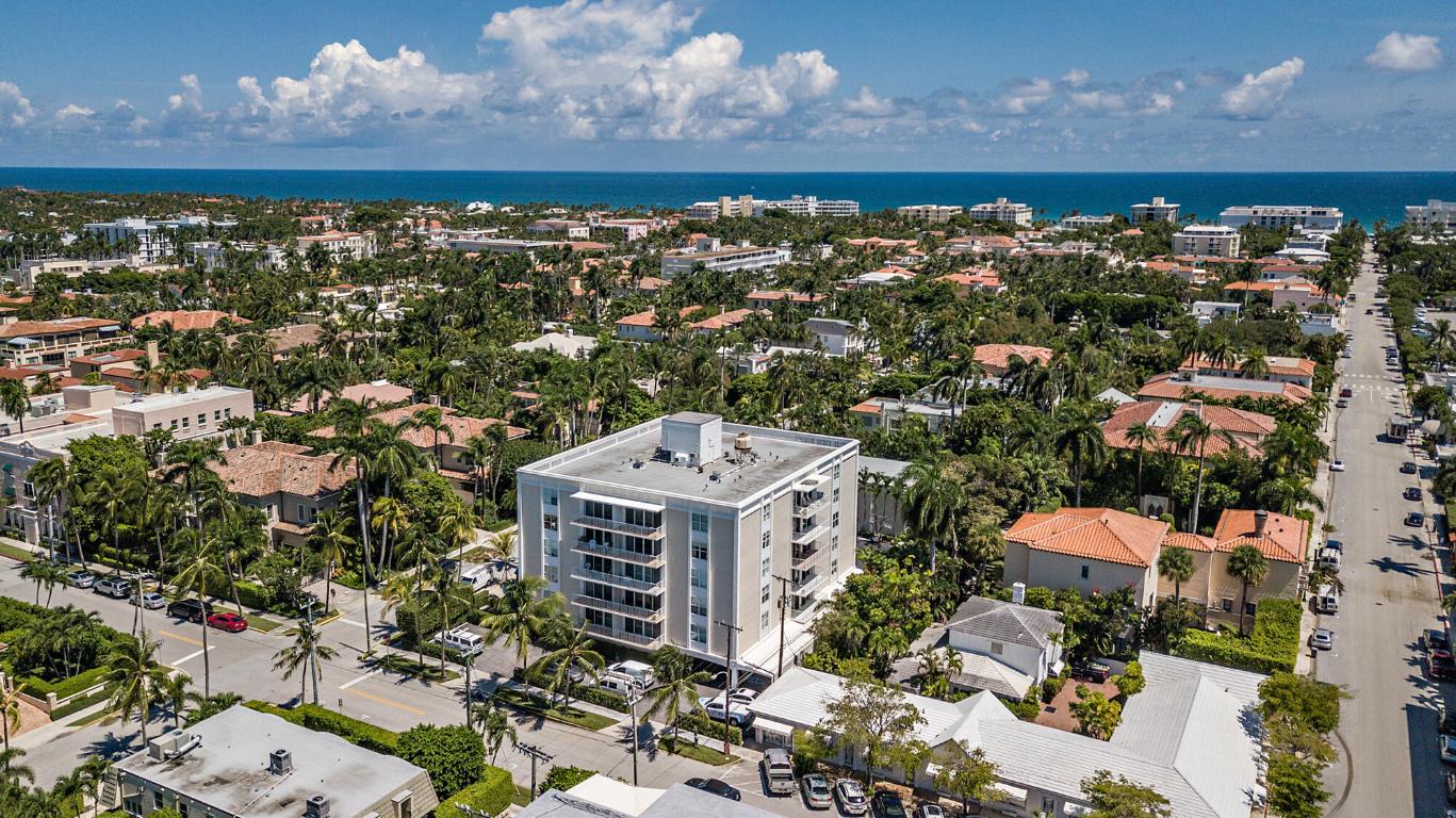 ISLAND HOUSE CONDO - Residential