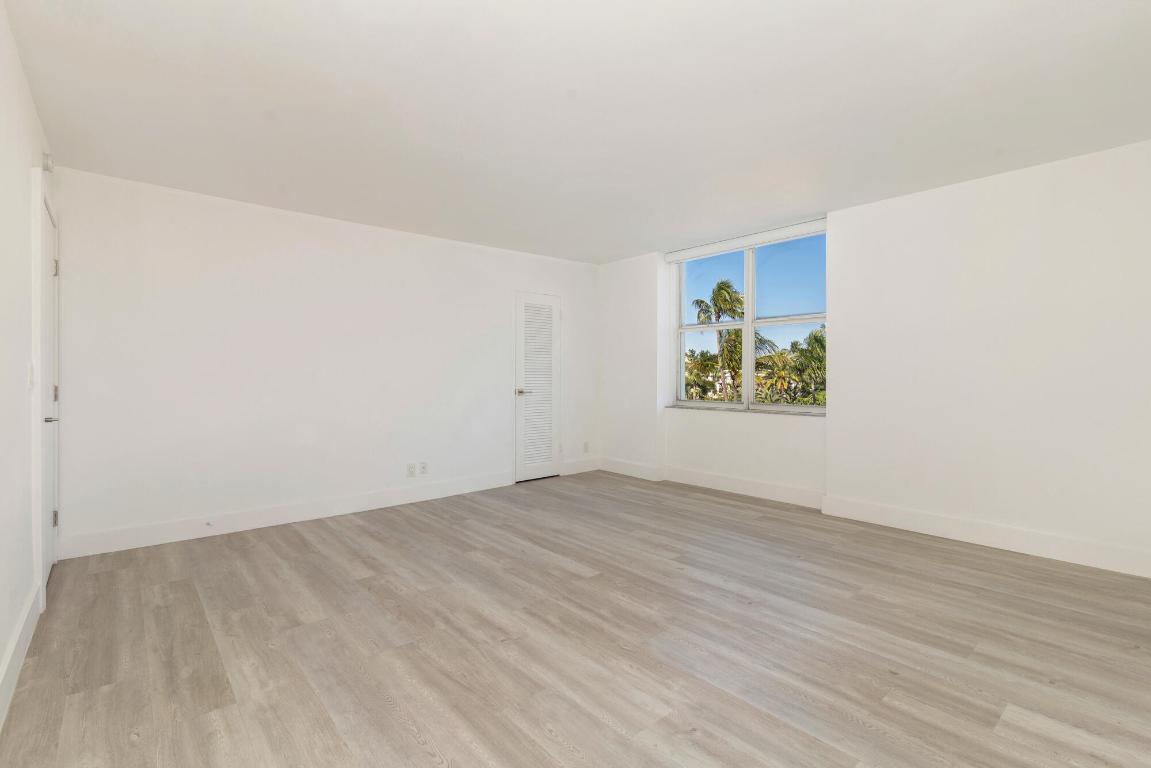 ISLAND HOUSE CONDO - Residential