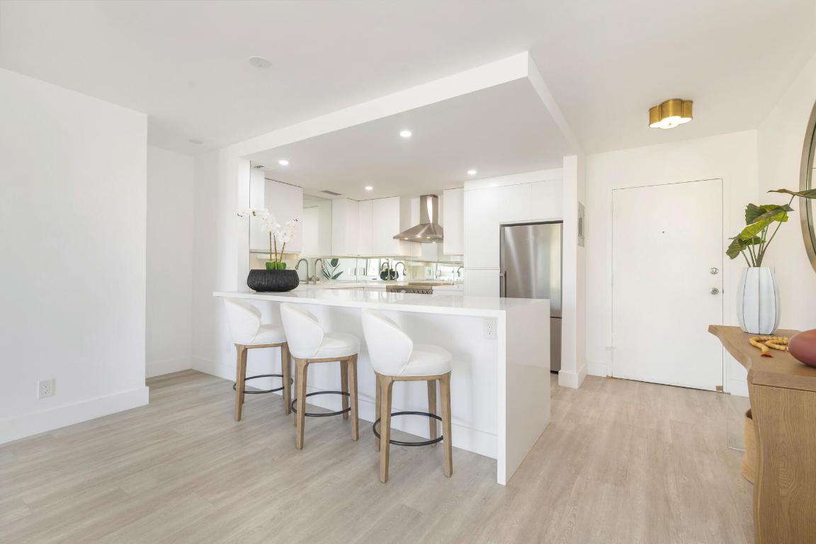 ISLAND HOUSE CONDO - Residential