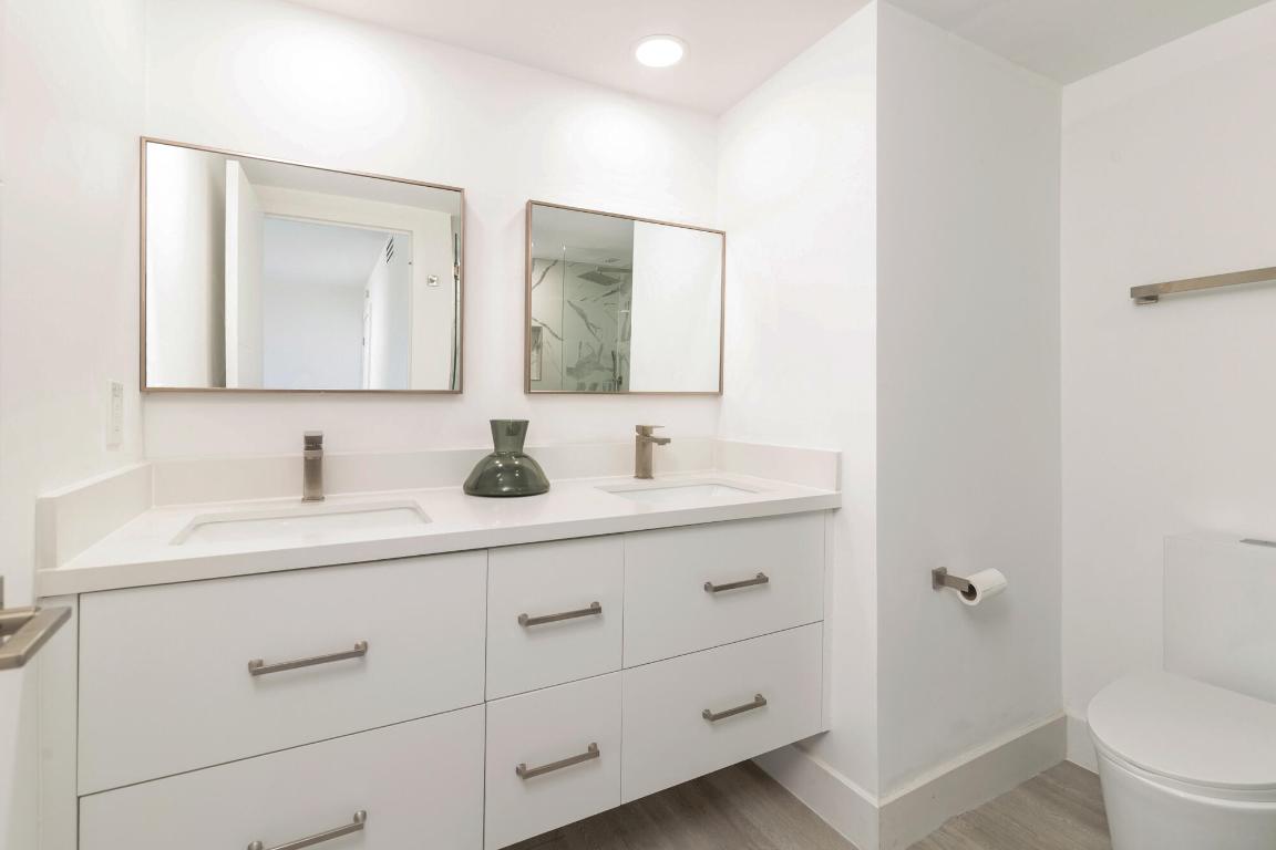 ISLAND HOUSE CONDO - Residential