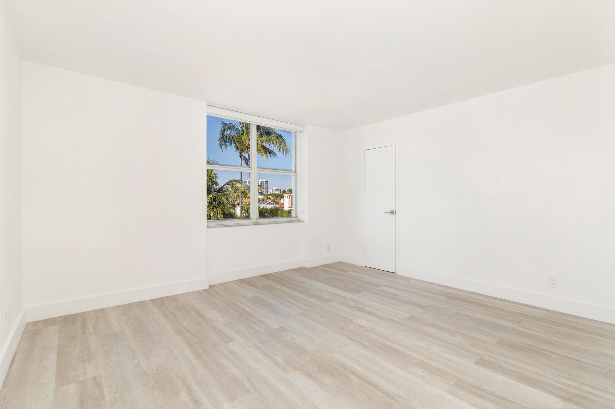 ISLAND HOUSE CONDO - Residential