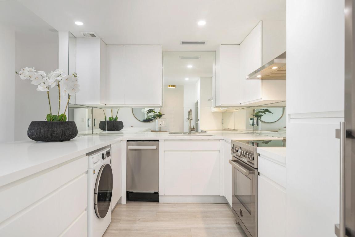 ISLAND HOUSE CONDO - Residential