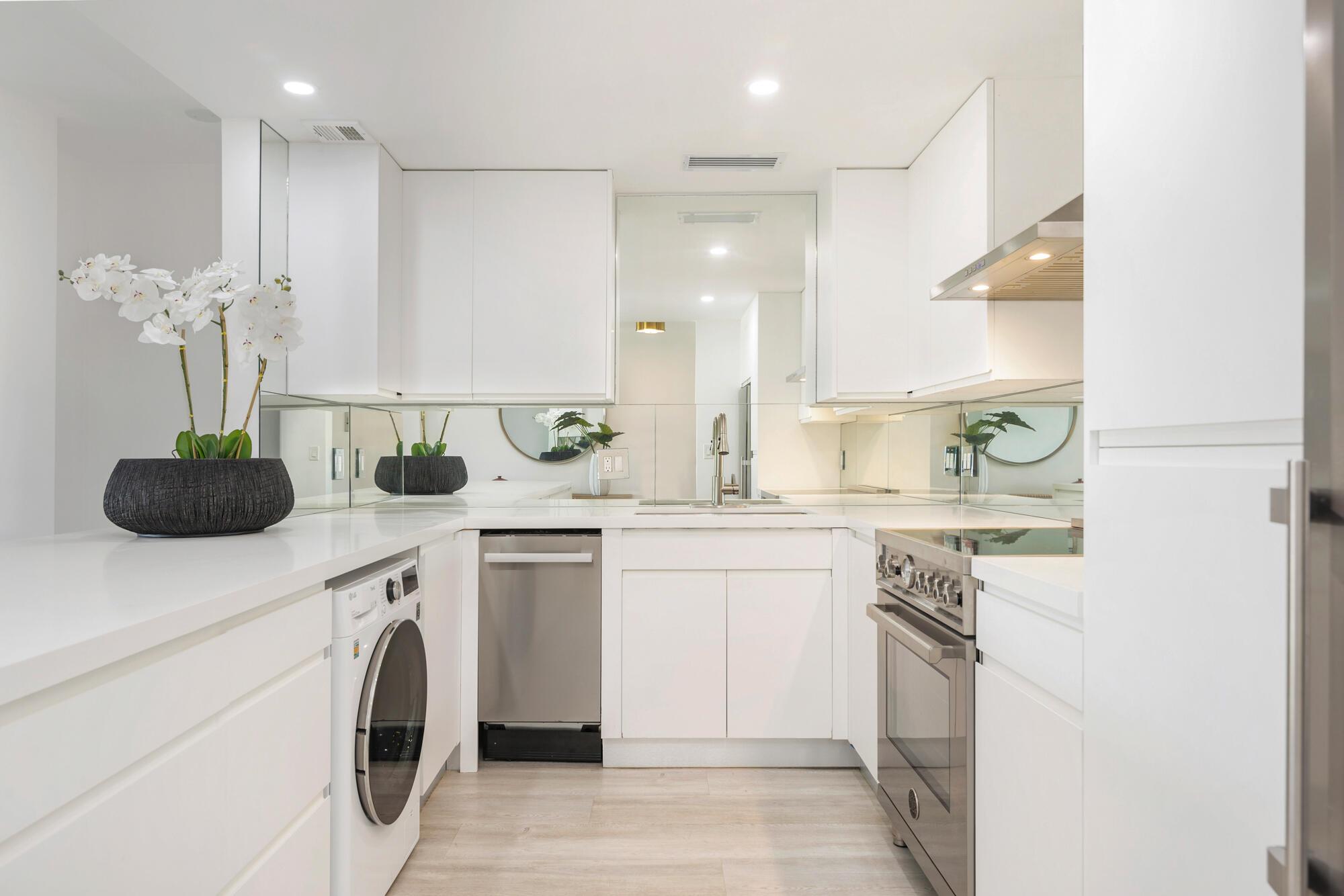 ISLAND HOUSE CONDO - Residential