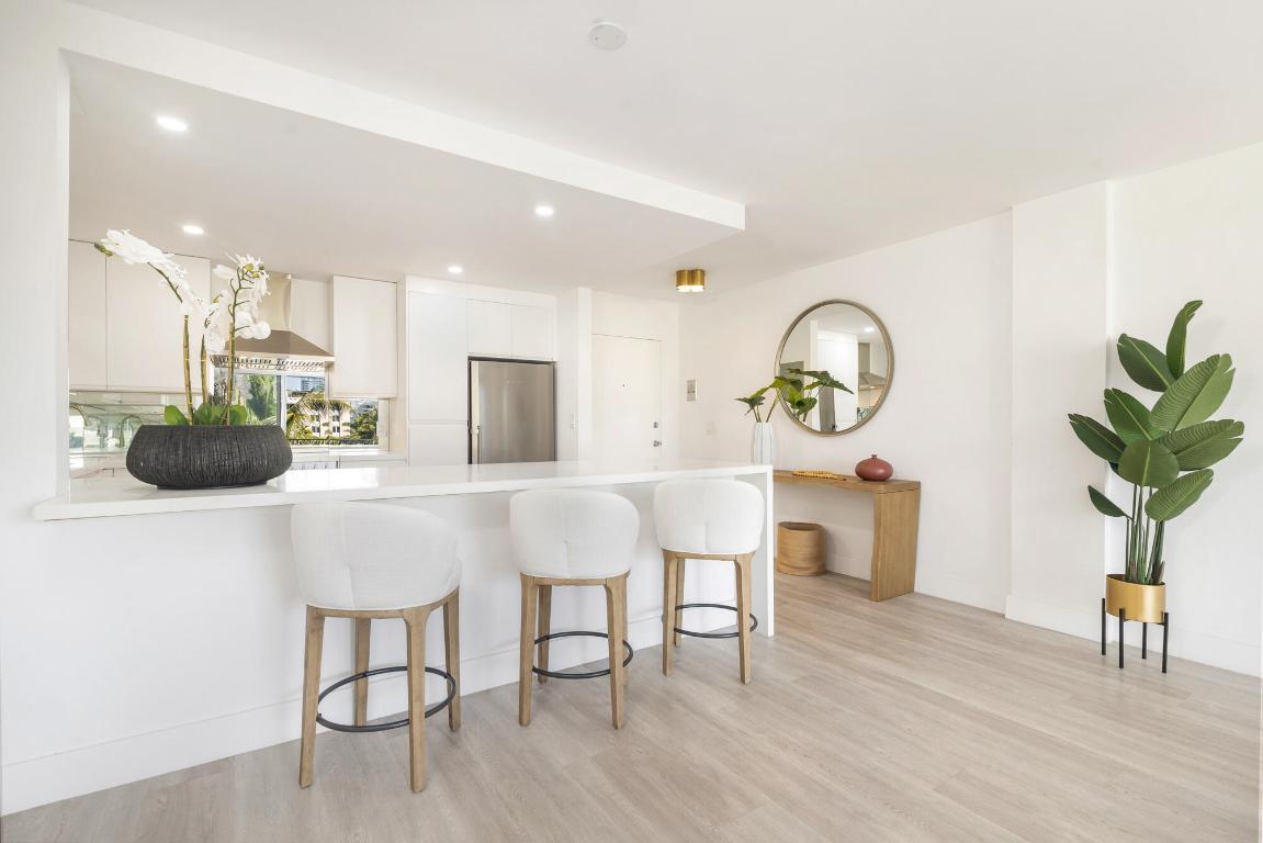 ISLAND HOUSE CONDO - Residential