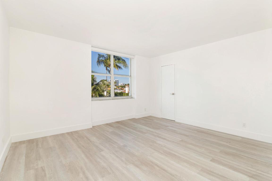 ISLAND HOUSE CONDO - Residential