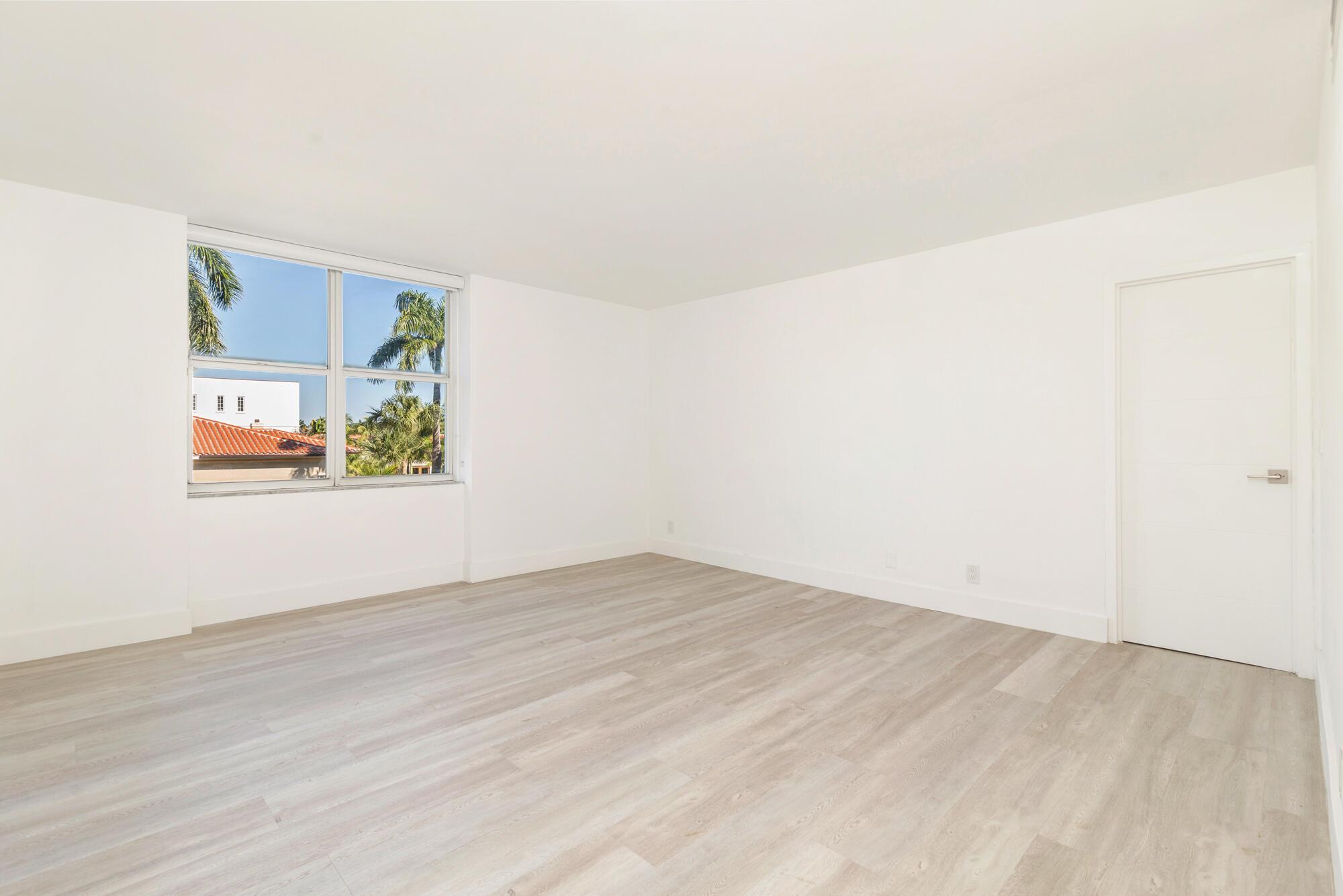 ISLAND HOUSE CONDO - Residential