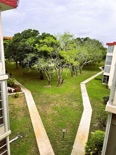 A home in Lauderdale Lakes