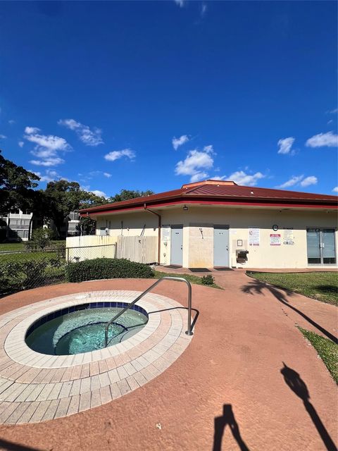 A home in Lauderdale Lakes