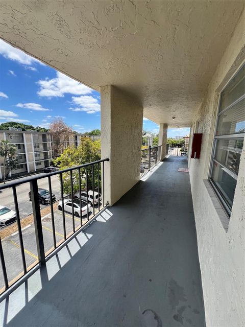 A home in Lauderdale Lakes