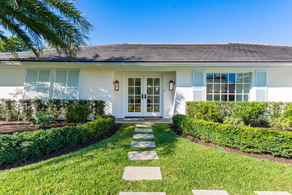 Photo of 4941 S Lake Drive, Boynton Beach, FL 33436 (MLS # R11046122)