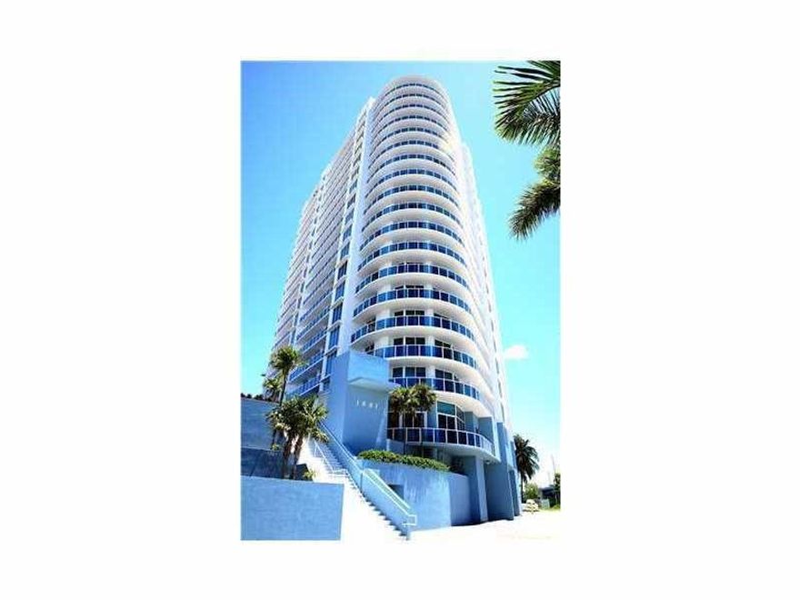 Amazing 2Bed/2 1/2 Bath  unit in the Bridgewater with spectacular Bay view  from every room. Plenty of light in each room. RENOVATED bathrooms and  kitchen, huge walking closets and much more. Make this unit a unique opportunity to live. Just Five minute car ride to the beach, close to restaurants, and 10 minutes from the highway. Must see it.