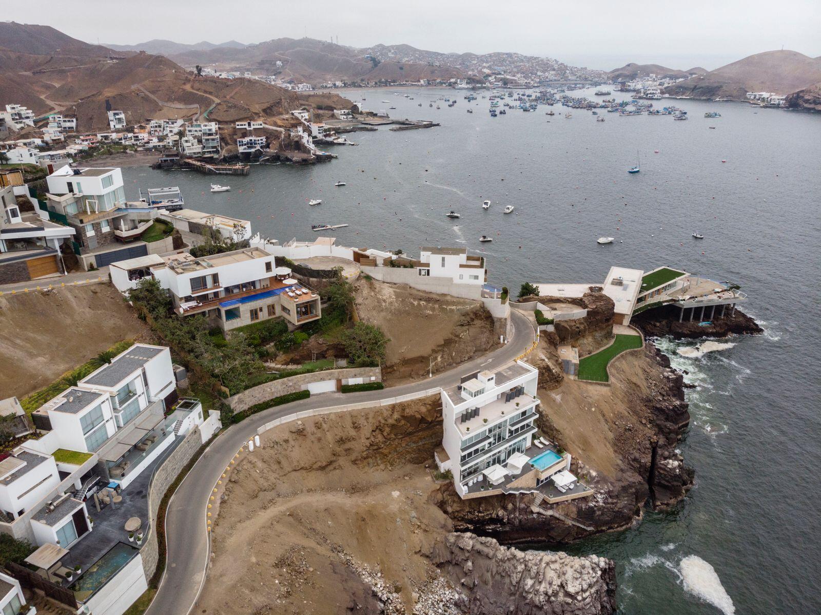 CLUB NAUTICO POSEIDON - ZONA SOL DEL MAR - PUCUSAN - Residential