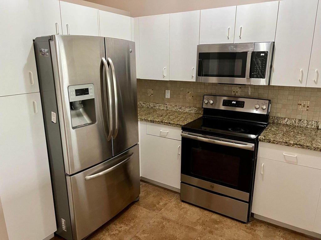 Photo of 6365 Lansdowne Circle, Boynton Beach, FL 33472 (MLS # B26041751)