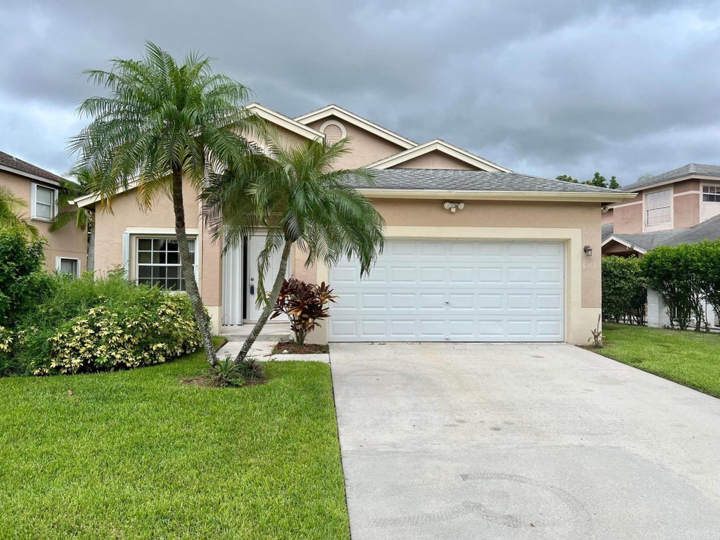 Photo of 6365 Lansdowne Circle, Boynton Beach, FL 33472 (MLS # B26041751)