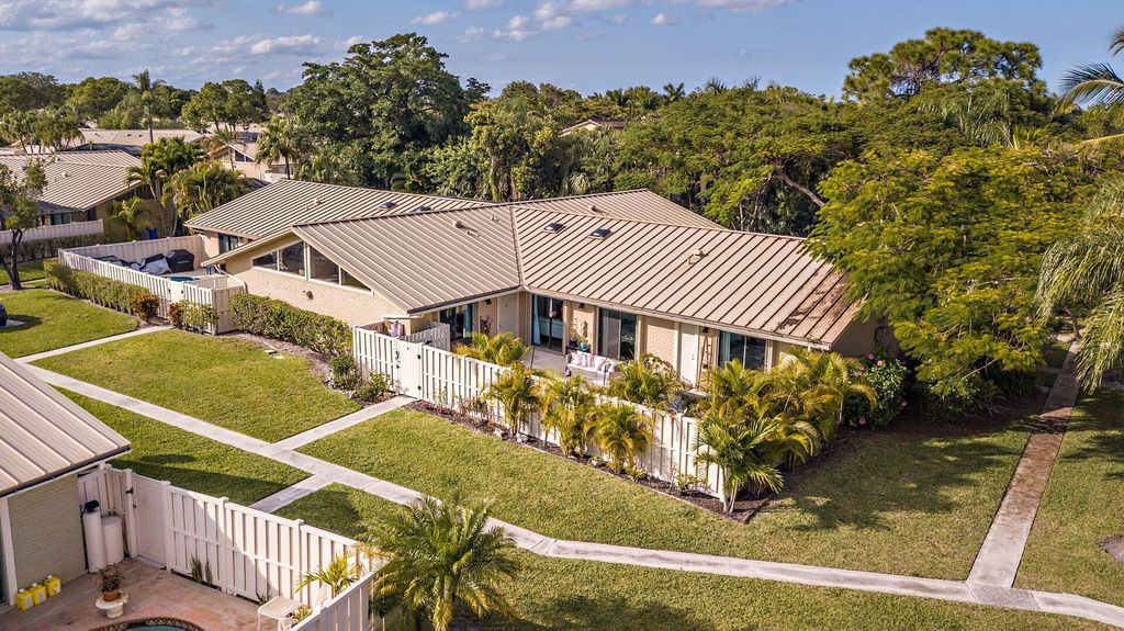 Photo of 5469 Eagle Lake Drive Dr, Palm Beach Gardens, FL 33418 (MLS # R10778112)