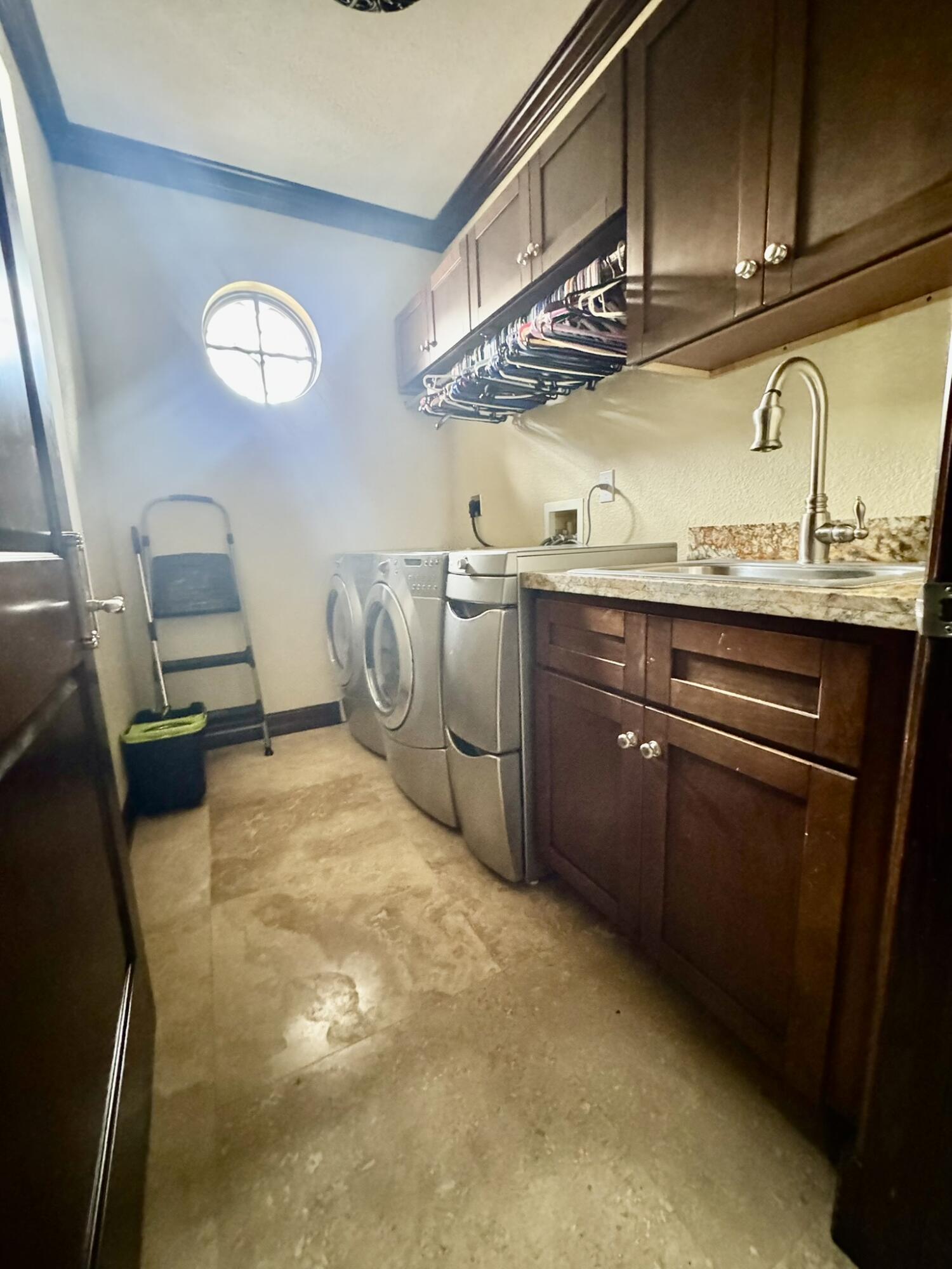 GLEN GABLES - Residential