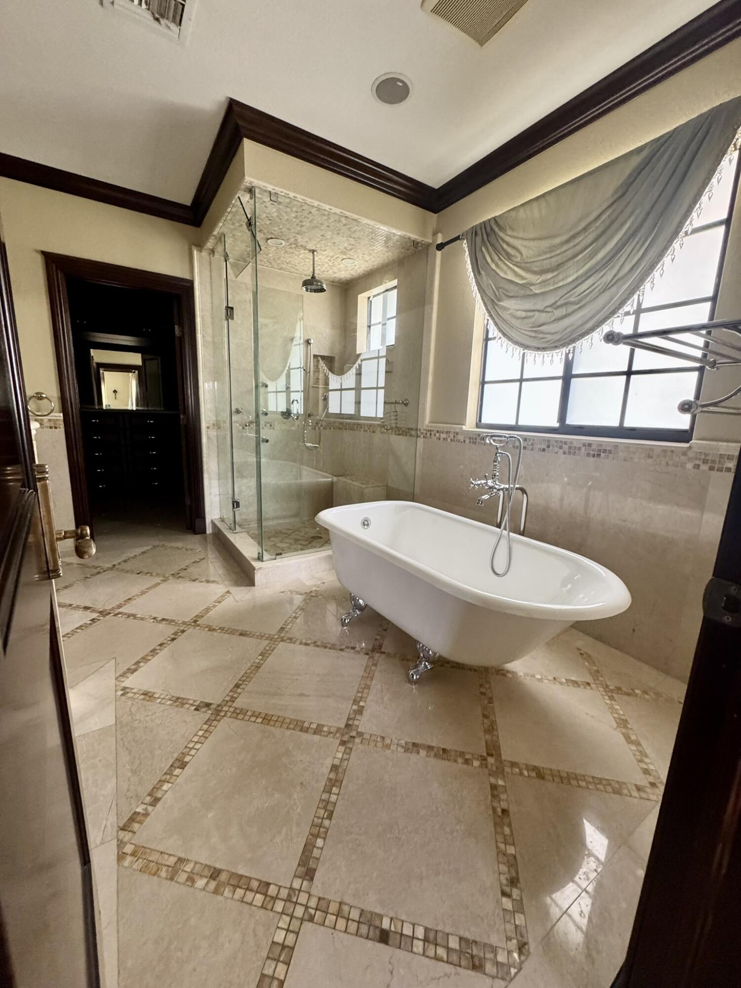 GLEN GABLES - Residential