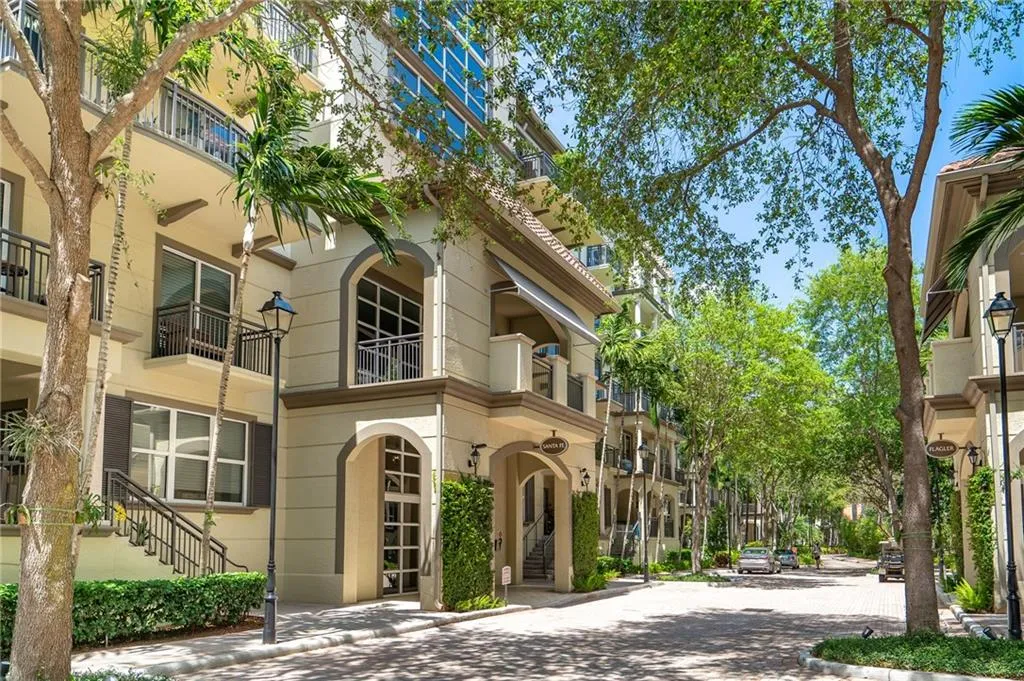 2617 NE 14th Ave Unit 114  