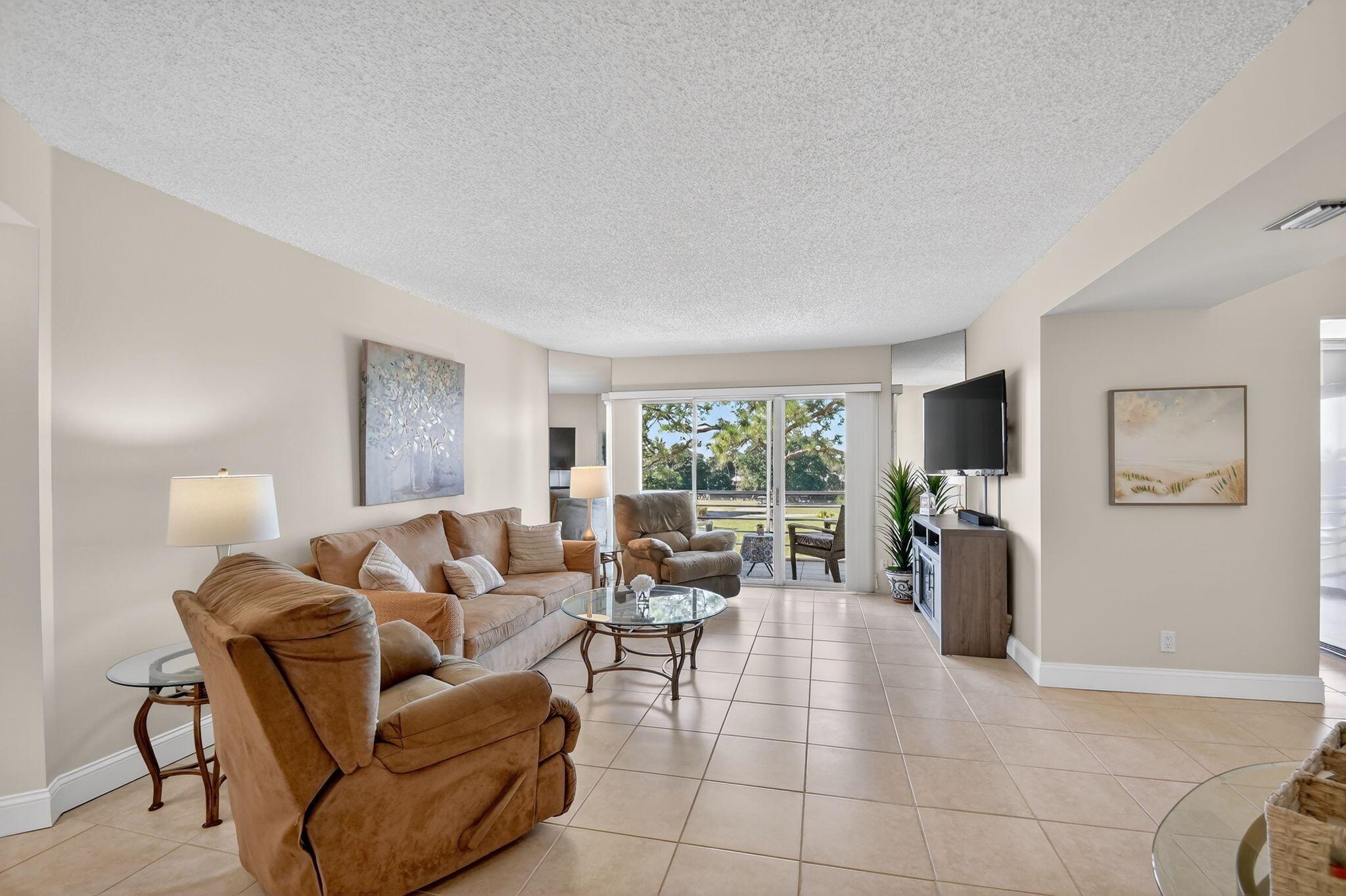 3871 Via Poinciana 403