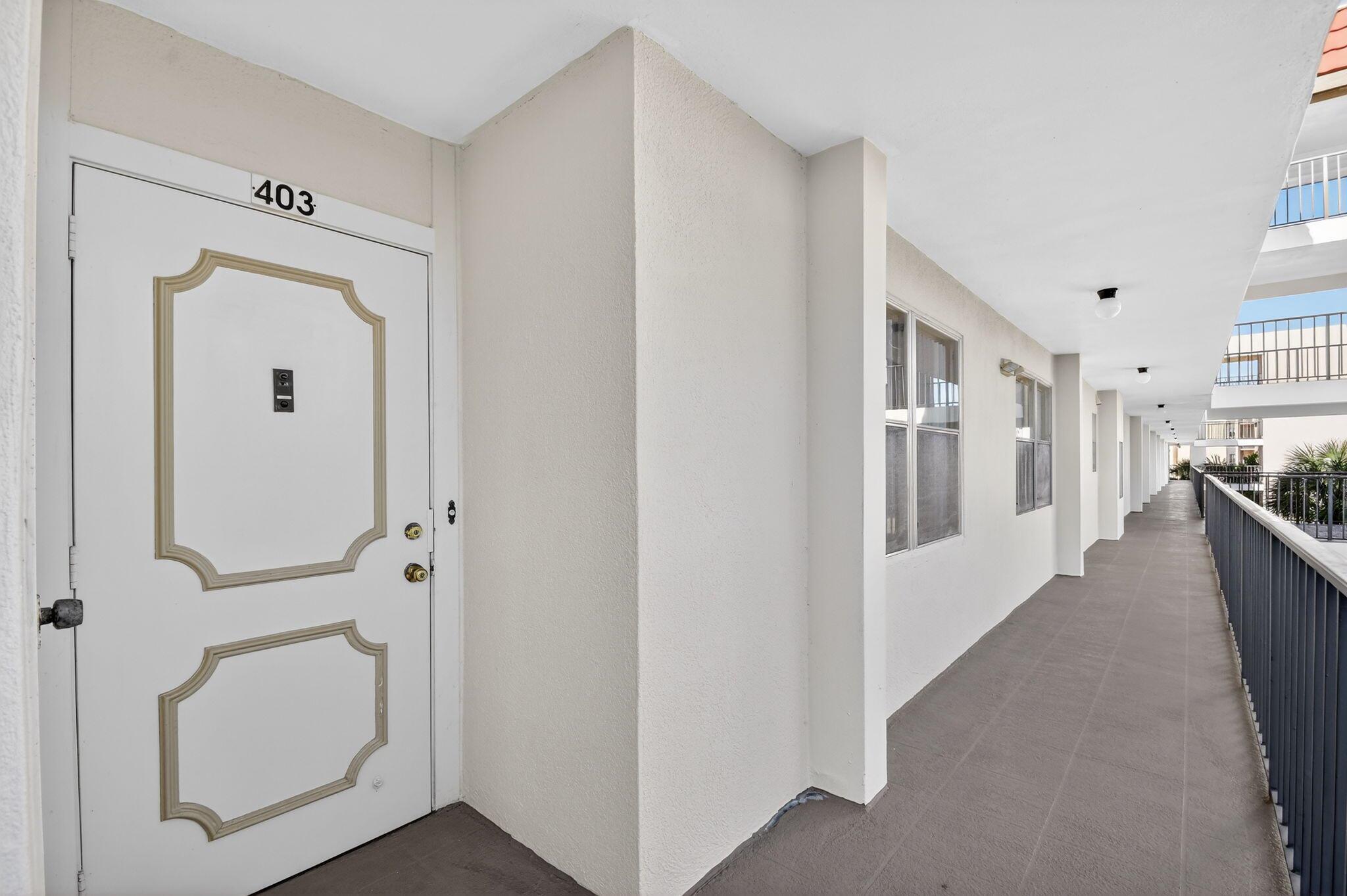 3871 Via Poinciana 403