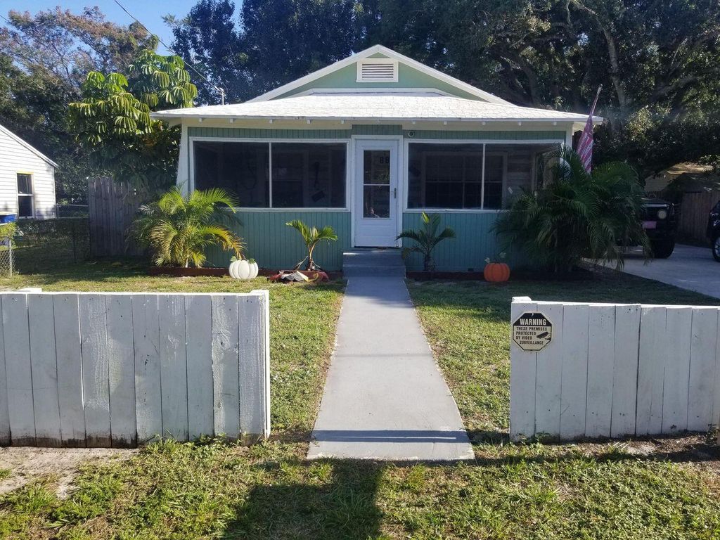 Photo of 1224 Raymond Avenue, Fort Pierce, FL 34950 (MLS # R11169968)
