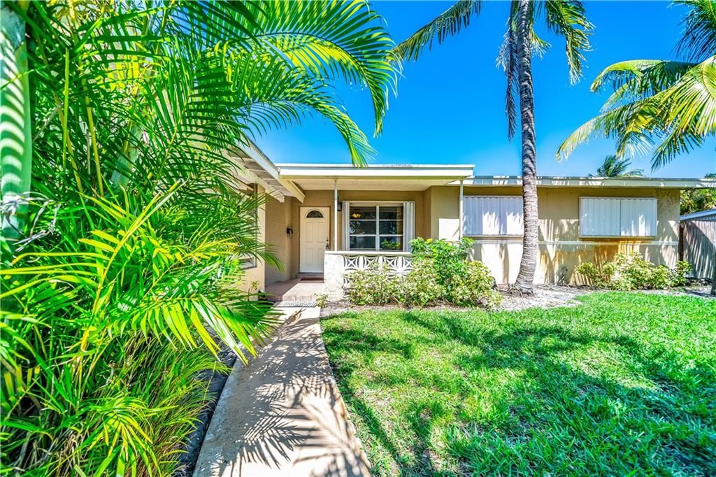 Photo of 428 Prosperity Farms Rd, North Palm Beach, FL 33408 (MLS # F10288784)