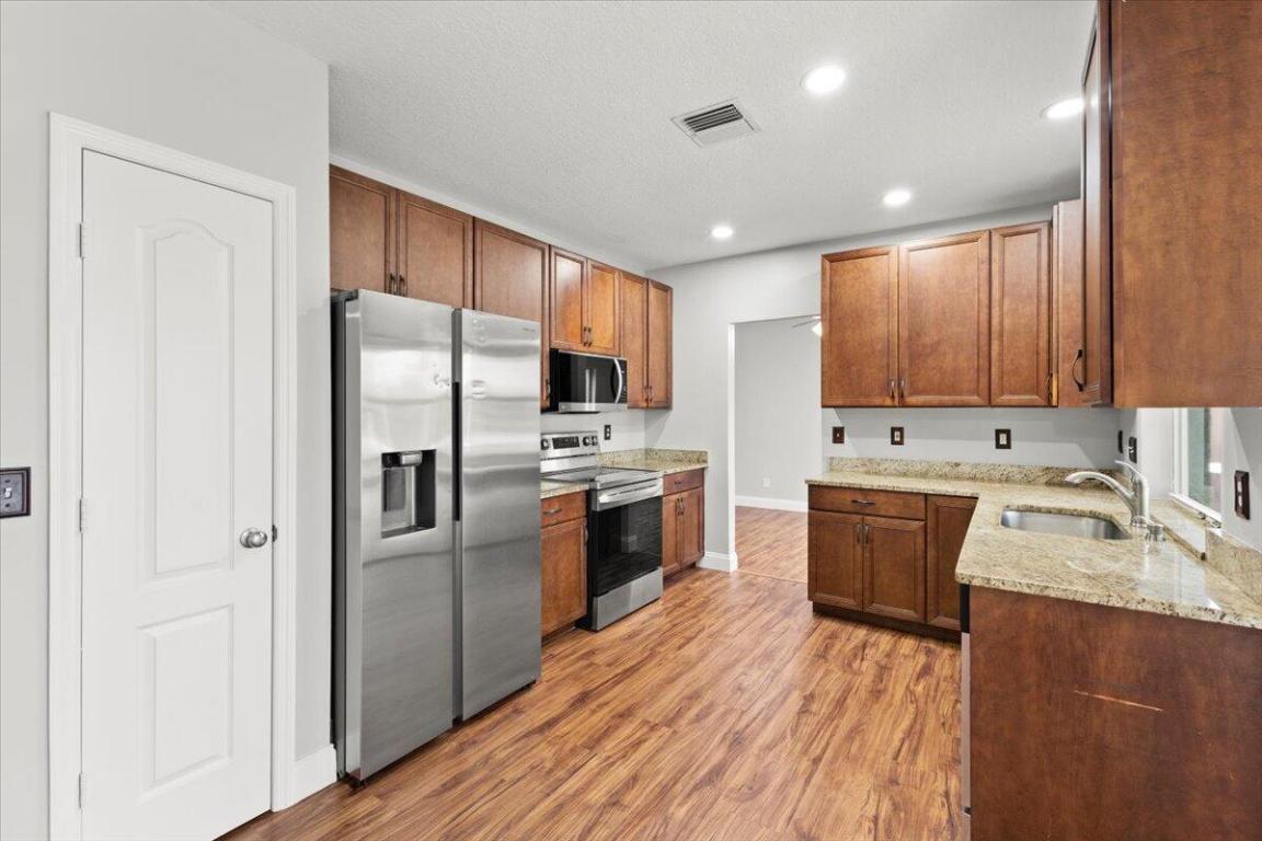 873 NW Waterlily Place