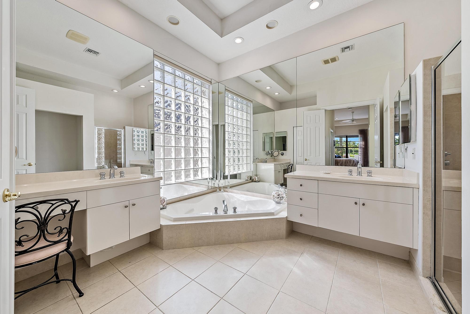 IBIS GOLF AND COUNTRY CLU - Residential