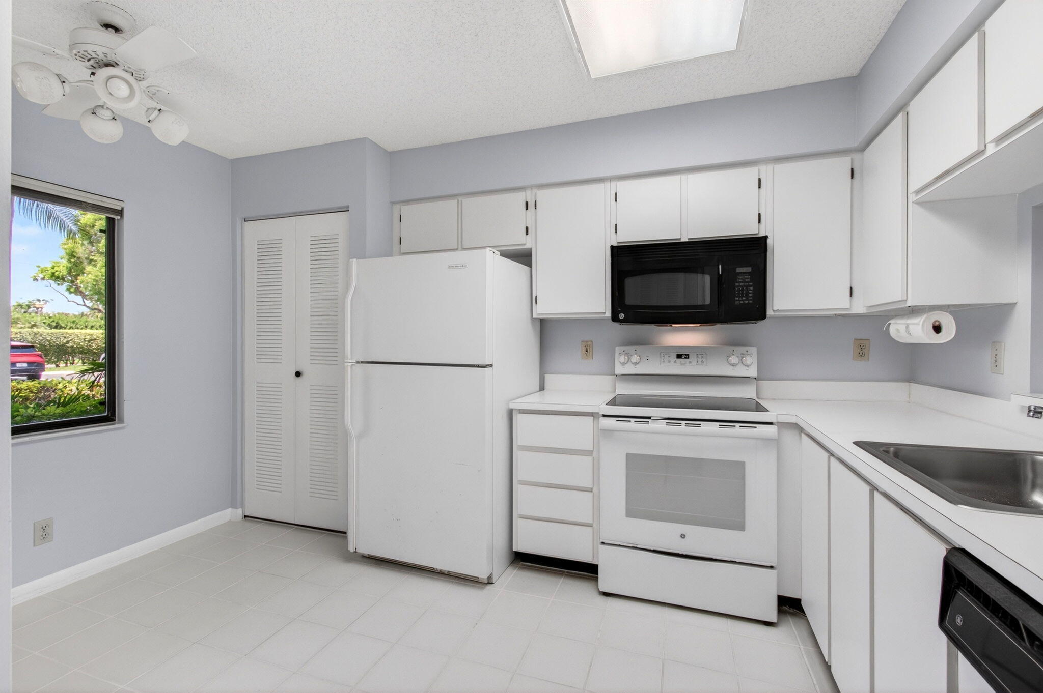 HUNTINGTON LAKES SEC ONE CONDOS - Residential