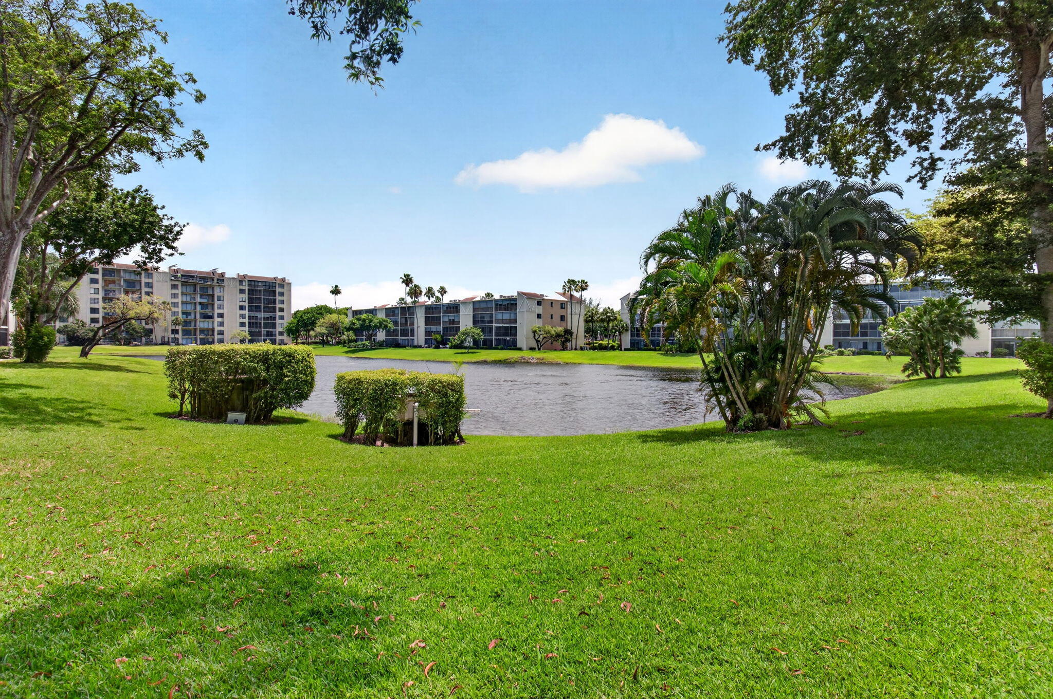 HUNTINGTON LAKES SEC ONE CONDOS - Residential