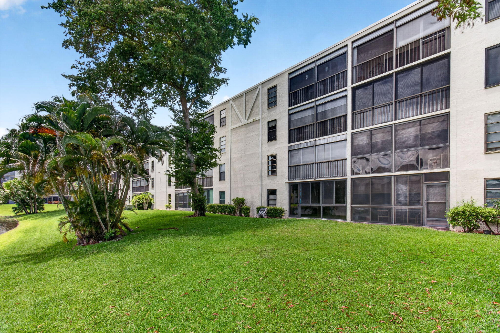 HUNTINGTON LAKES SEC ONE CONDOS - Residential