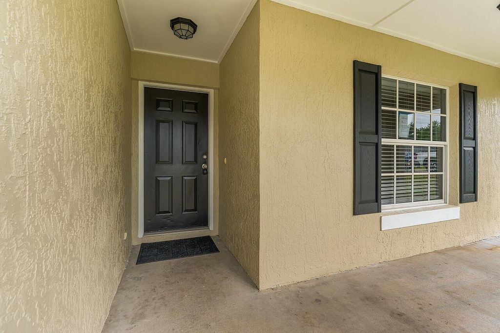Photo of 225 12th Street SW, Vero Beach, FL 32962 (MLS # B26019294)