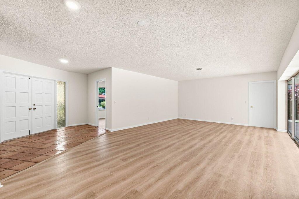 Photo of 4186 Oak Street, Palm Beach Gardens, FL 33418 (MLS # R11087240)