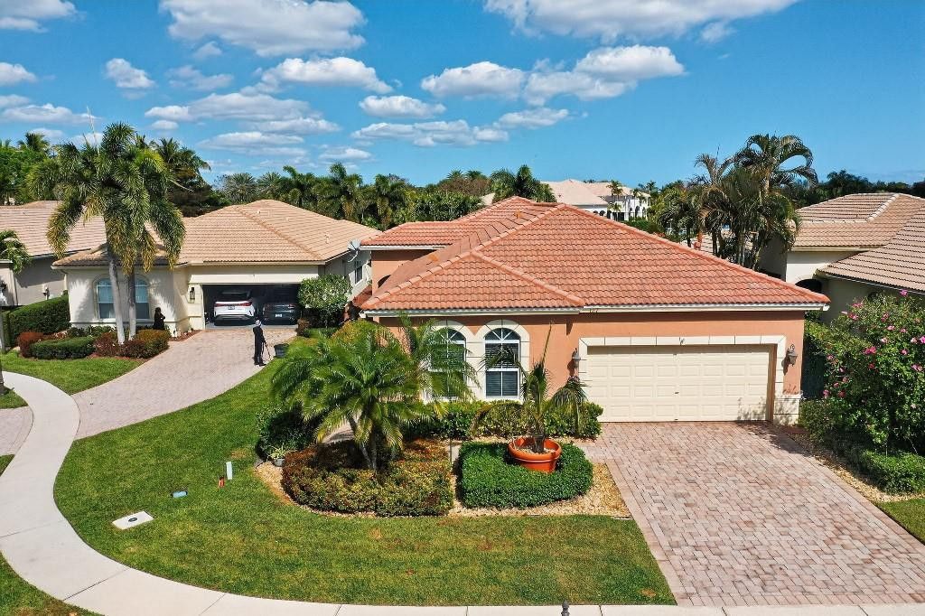 Photo of 127 Casa Grande Court, Palm Beach Gardens, FL 33418 (MLS # F10550756)