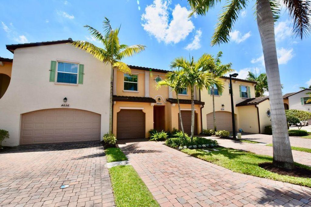 Photo of 4658 Mediterranean Circle, Palm Beach Gardens, FL 33418 (MLS # R10959351)