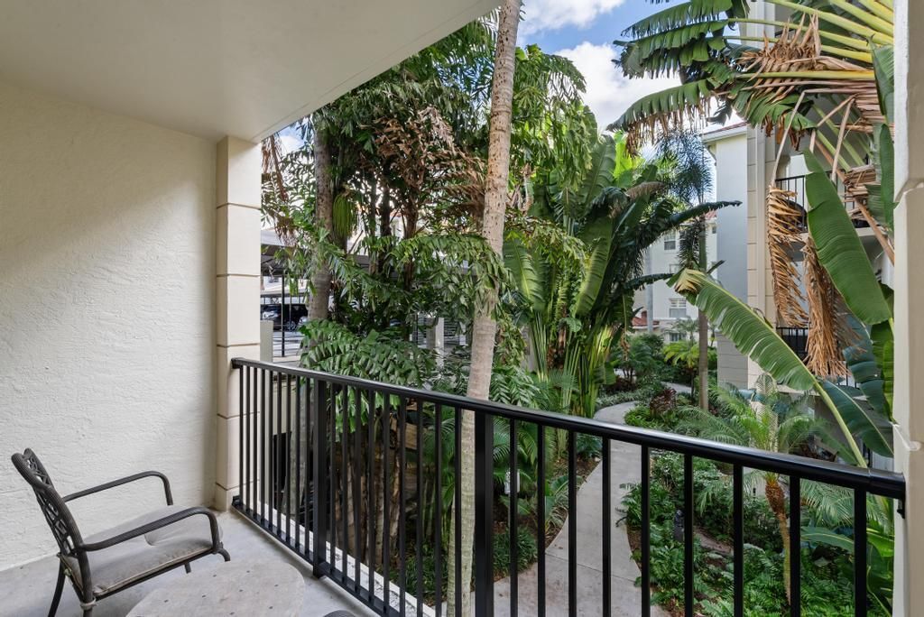 Photo of 2202 Tuscany Way, Boynton Beach, FL 33435 (MLS # R11147396)