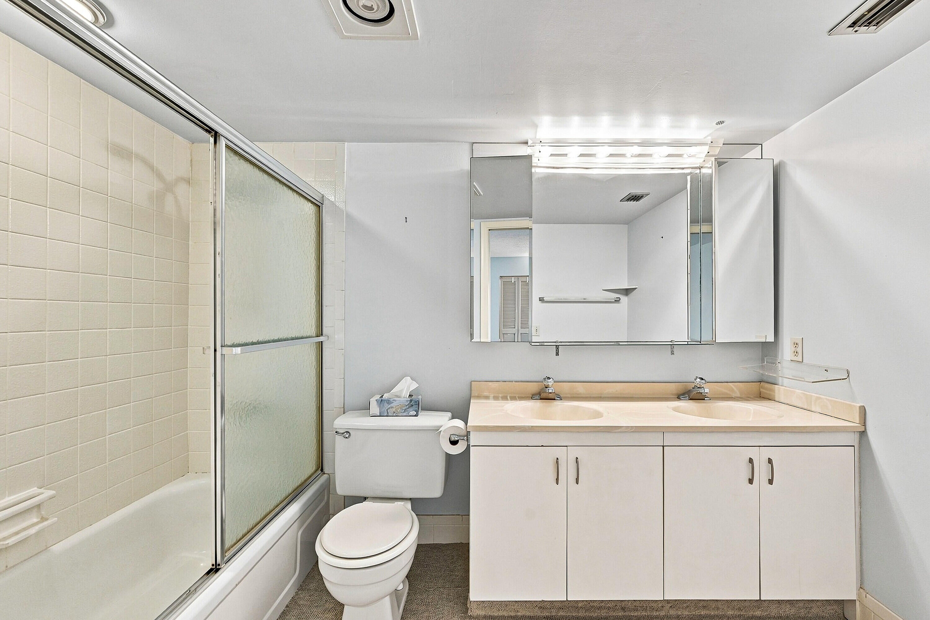 2901 VICTORIA Circle D2